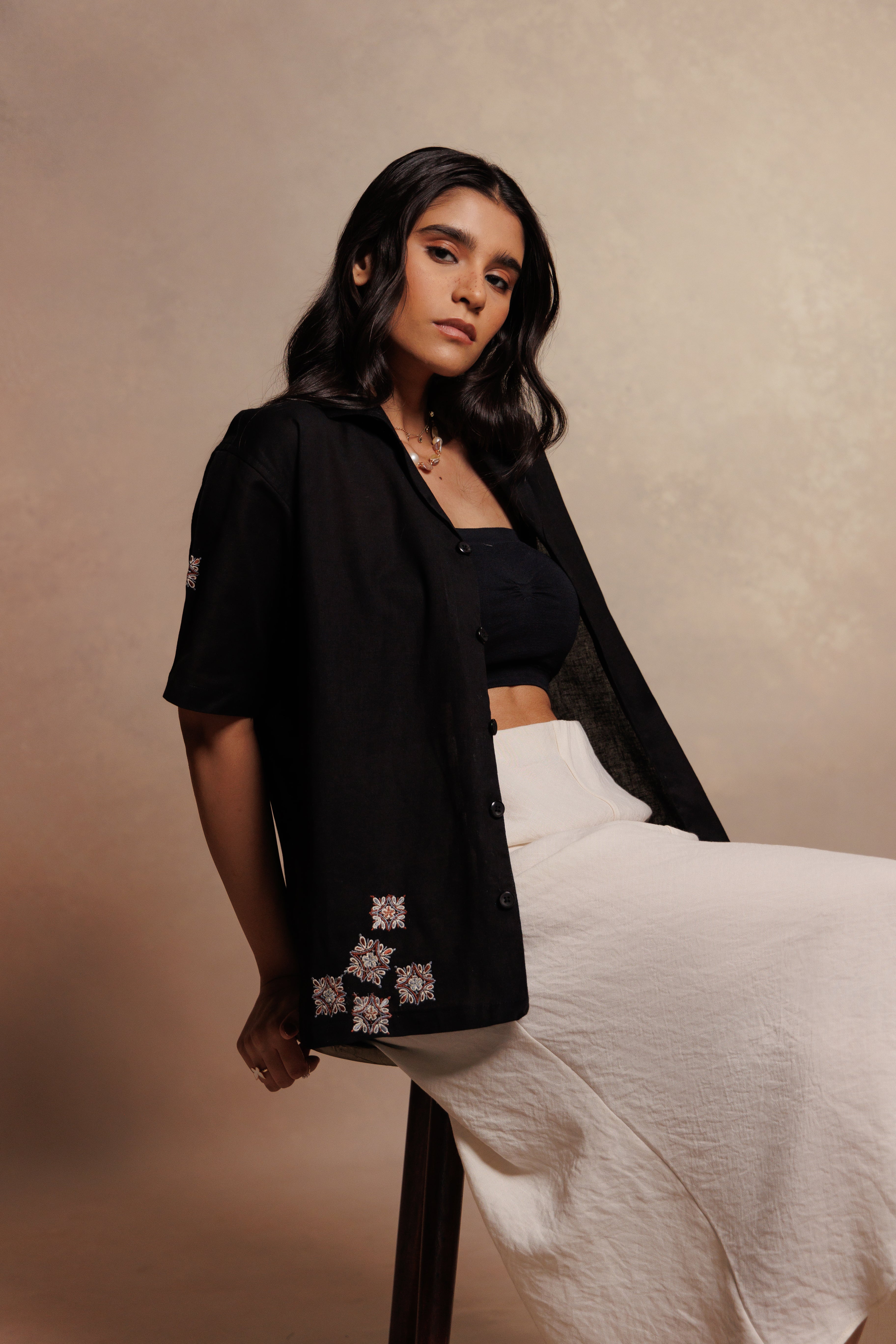 STITCHED IN BLACK LINEN UNISEX SHIRT